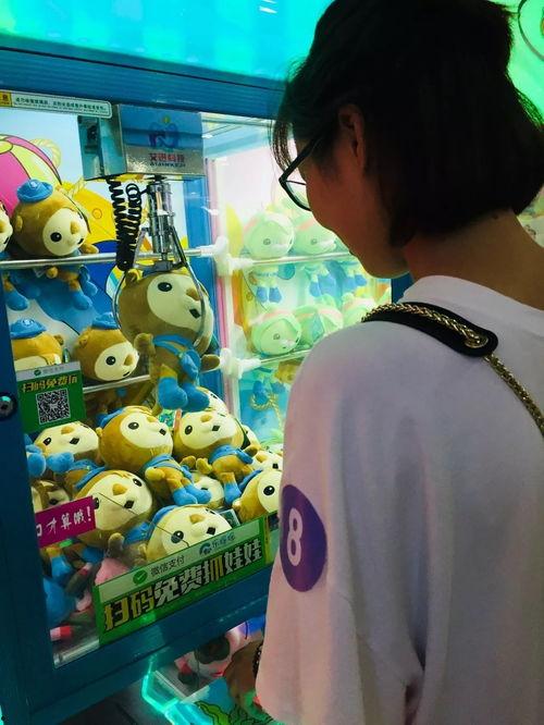 吃瓜群众抓娃娃,趣味横生的娱乐新风尚