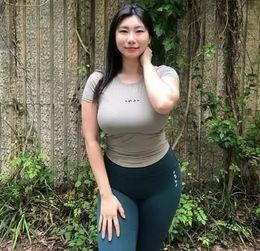 微胖女神吃瓜图片高清